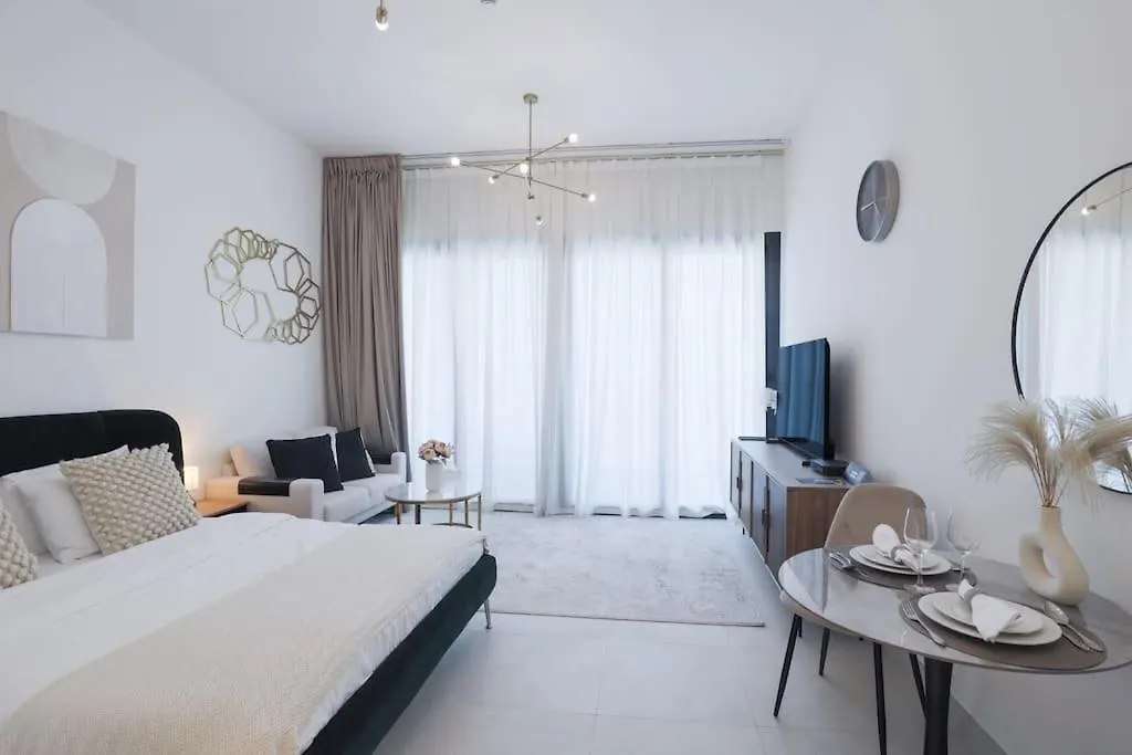Elegant Studio In Binghatti Canal Dubai 0*,