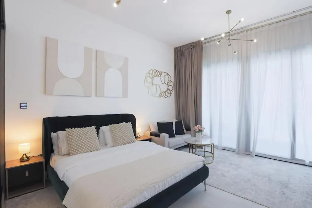 Elegant Studio In Binghatti Canal Dubai