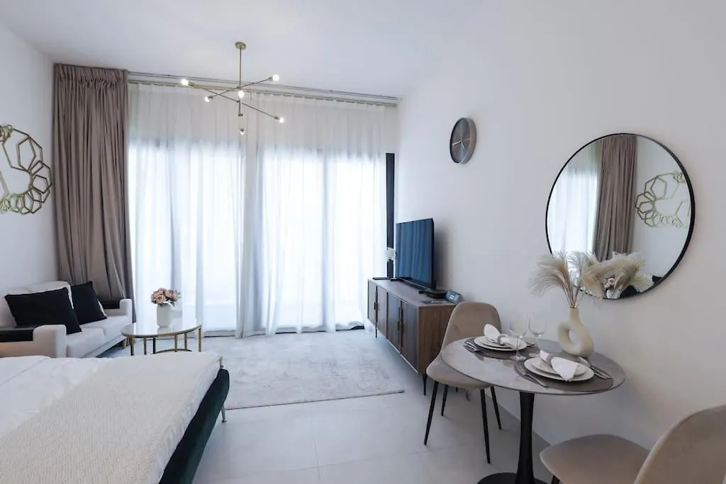 Elegant Studio In Binghatti Canal Dubai